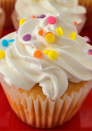 Una foto de Cupcakes de vainilla decorados