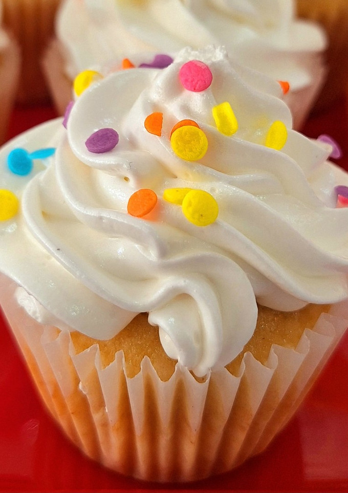 Una foto de Cupcakes de vainilla decorados