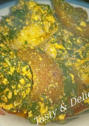 A picture of Egusi and bitterleaf soup.