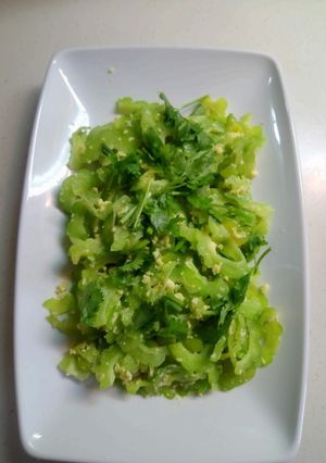 Hình của món Khổ qua xào trứng.