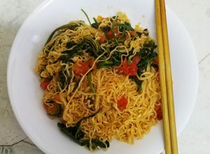 Hình của món Mì xào cà chua rau muống lạ miệng 😋.