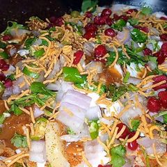 A picture of سیو پاپڑی چاٹ.