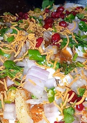 A picture of سیو پاپڑی چاٹ.