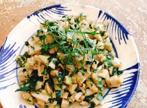 Hình của món Giò lụa chay xào lá lốt.