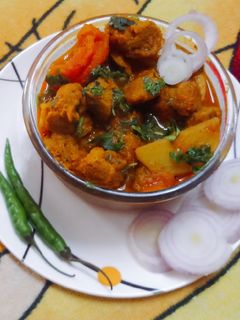 सोया बारी, बटाटे भाजी (soya bari batate recipe in marathi) रेसिपी चे मुख्य फोटो