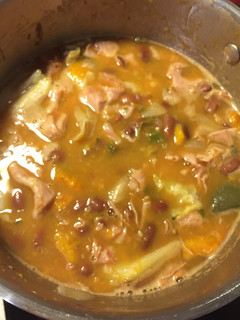Una foto de Caldo de Jamón-Habichuelas -Auyama