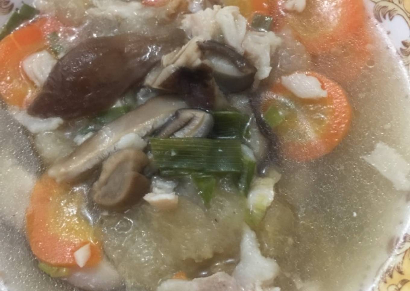 Sop kulit b2,jamur wortel dan irisan daging (non halal)