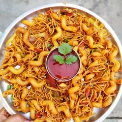 A picture of Macaroni.