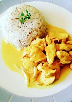 Una foto de Pollo thai con arroz 🇹🇭