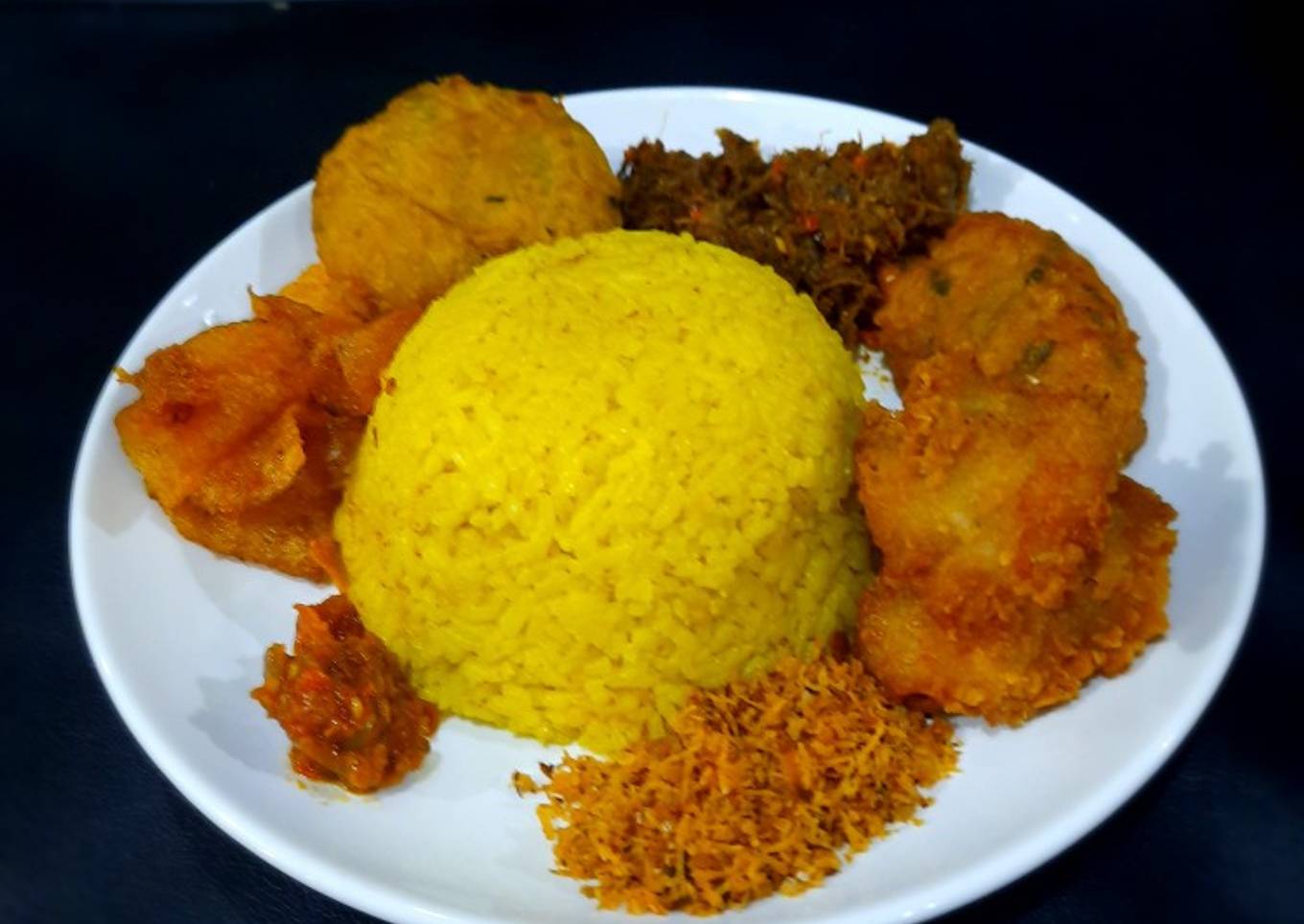 Nasi Kuning Bumbu Racik