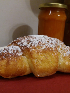 Croissant erős idegzetűeknek :D (gm, lm) recept fotója