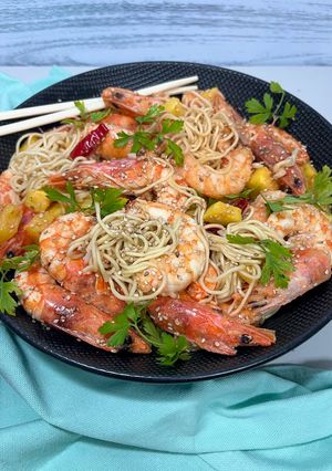Foto de Noodles de Arroz com Ananás & Camarão
