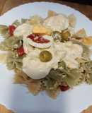 Ensalada de pasta fría, con atún y mayonesa