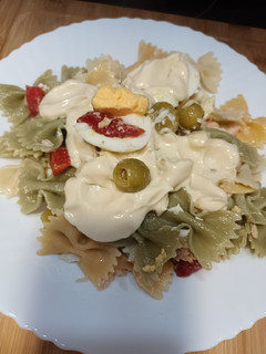 Una foto de Ensalada de pasta fría, con atún y mayonesa
