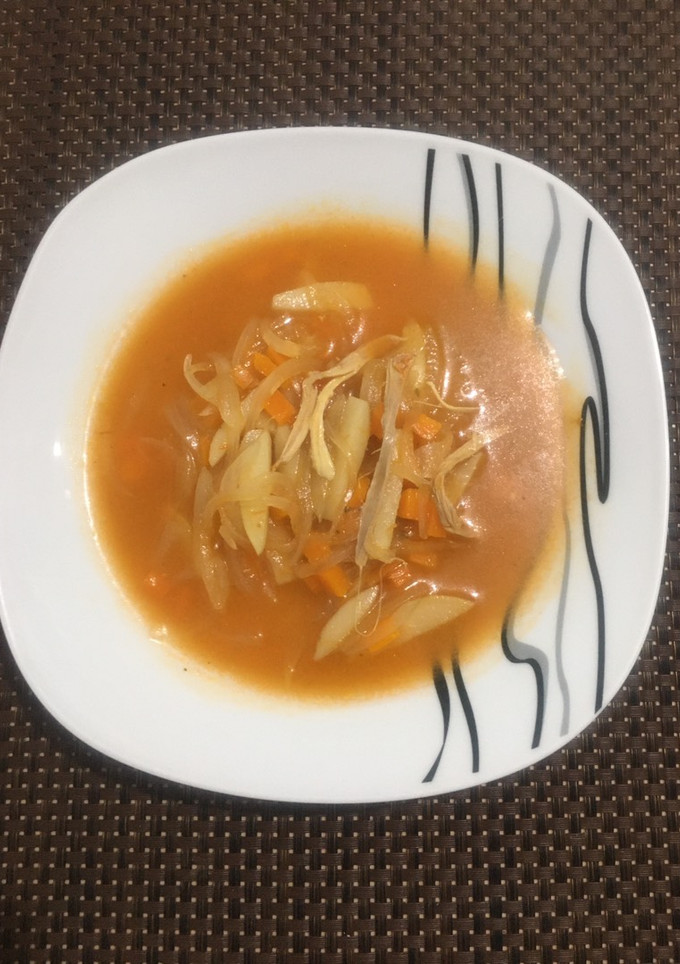 Una foto de Sopa de cebolla, zanahoria y papa 🥕