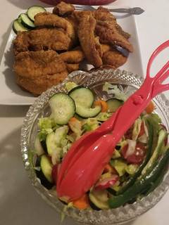 A picture of Crispy Fried Fish with mix Salad.