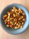 Tofu con chorizo vegano y patatas