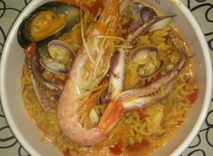 Una foto de Paella de mariscos