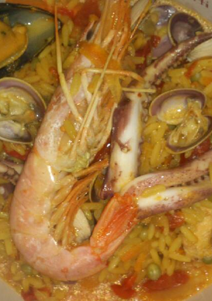 Una foto de Paella de mariscos