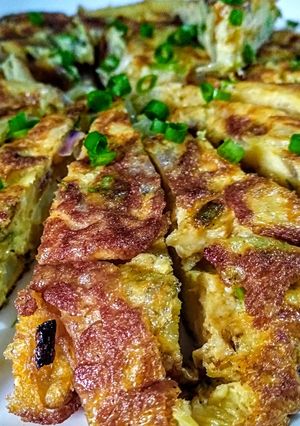 Una foto de TORTILLA Española, 2 Cebollas...!🐣
