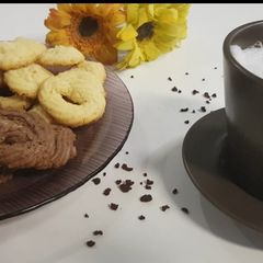 A picture of Danish cookies.