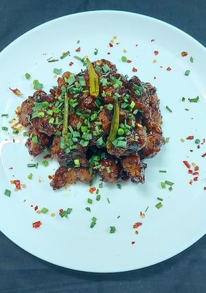 চিলি গার্লিক কলিফ্লাওয়ার(Chilli garlic cauliflower recipe In Bengali) রেসিপির প্রধান ছবি