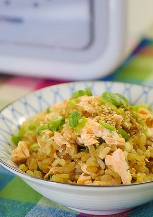 【黑麥汁鮭魚飯】 的食譜成品照片