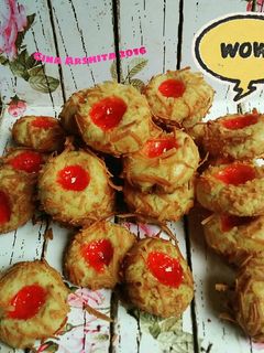 Foto resep Crunchy Strawberry Cheese Thumbprint Cookies