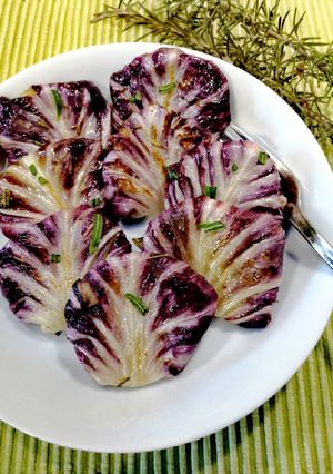 Foto di Fagottini di radicchio con patate e salsiccia