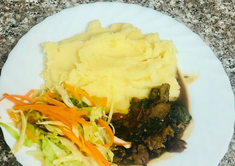 Recipe of Award-winning Creamy Mash Potato with Beef stew and Fresh vegetables