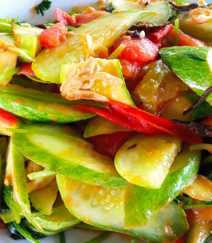 Hình của món Dưa leo, cà chua xào cần.