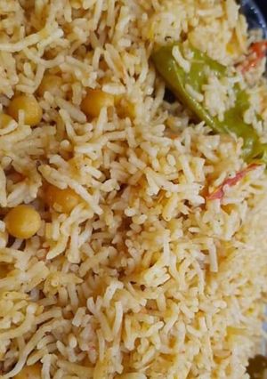 A picture of Chana pulao.