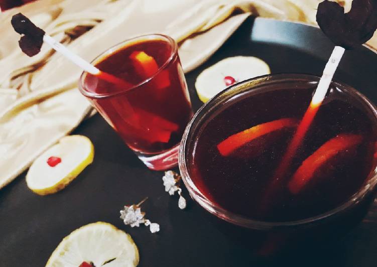 Recipe of Award-winning Pomegranate Spritzer Mocktail Shots