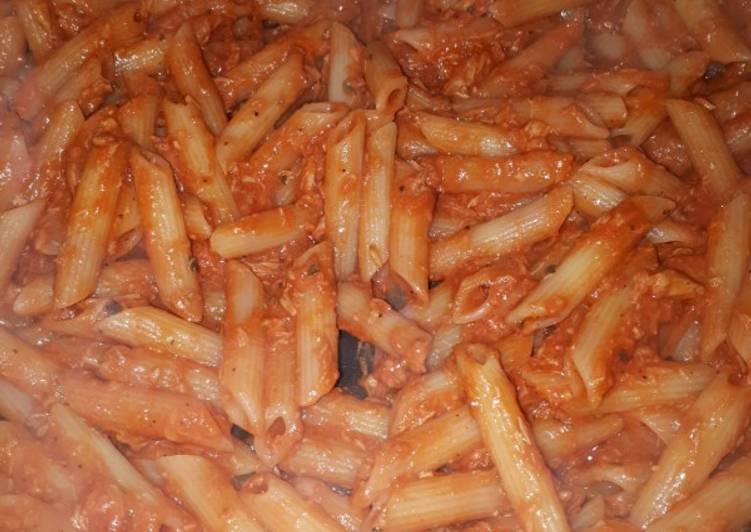 Penne al pomodoro e tonno
