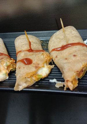 पनीर काठी रोल्स (paneer kathi rolls recipe in Hindi) रेसिपी मुख्य फोटो