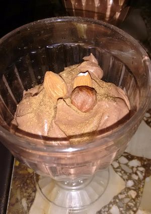 Una foto de Mousse de chocolate con corazón de baileys