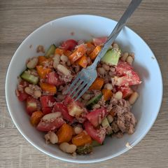 A picture of Tuna & Cannelini Bean Salad.