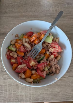 A picture of Tuna & Cannelini Bean Salad.