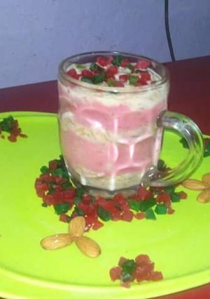 A picture of Vermicelli custard layer pudding.