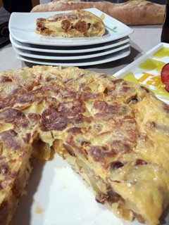 Una foto de Tortilla de patata y chorizo