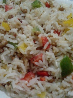 Una foto de Verduras salteadas con arroz