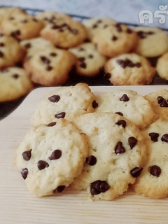 A picture of Butter Cookies with Chocolate Chips.