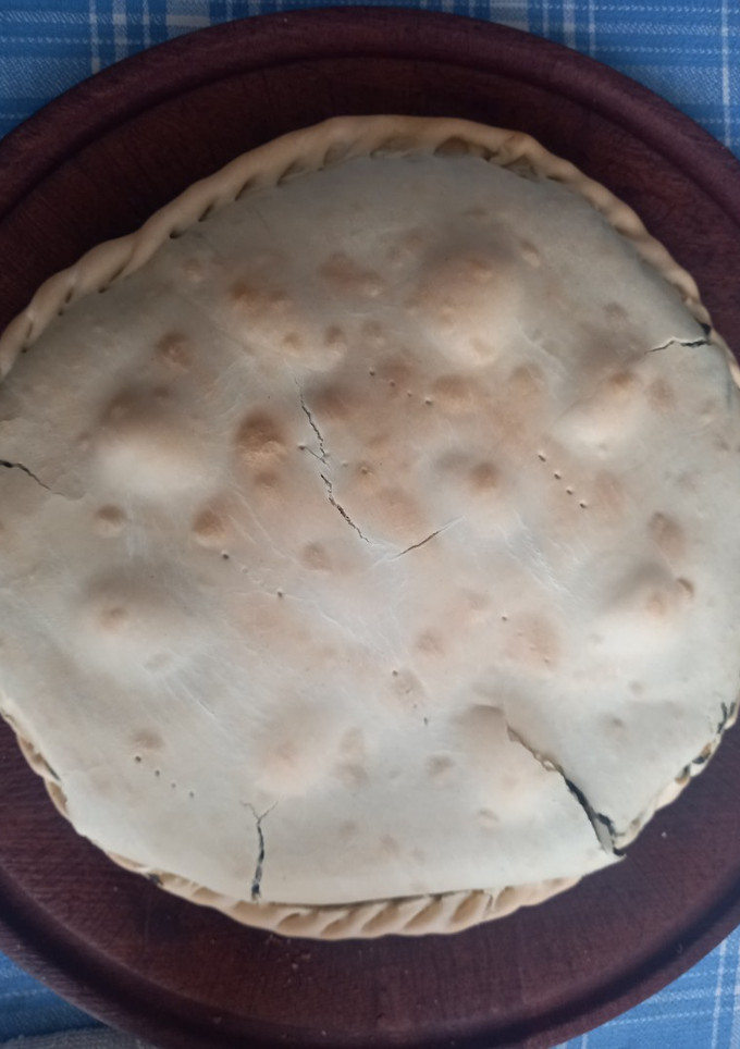 Una foto de Tarta de Espinaca y Huevos con Salsa Blanca y Queso