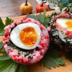 A picture of Halloween Onigiri.