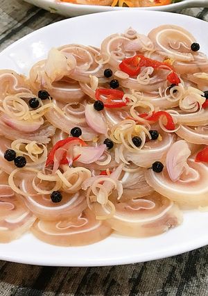 Hình của món Tai heo chua ngọt.