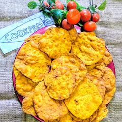 A picture of Gluten Free Besan Paappri.