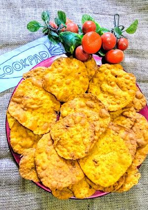 A picture of Gluten Free Besan Paappri.