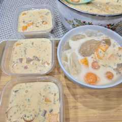 A picture of Mango Sago Pudding.