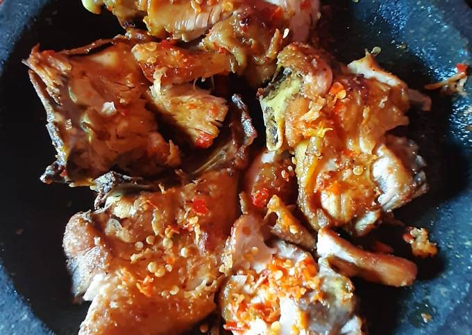 Ayam geprek sambal bawang