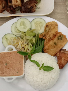 Foto resep Isi Piringku : nasi pecel sayur lauk ayam dan tempe goreng